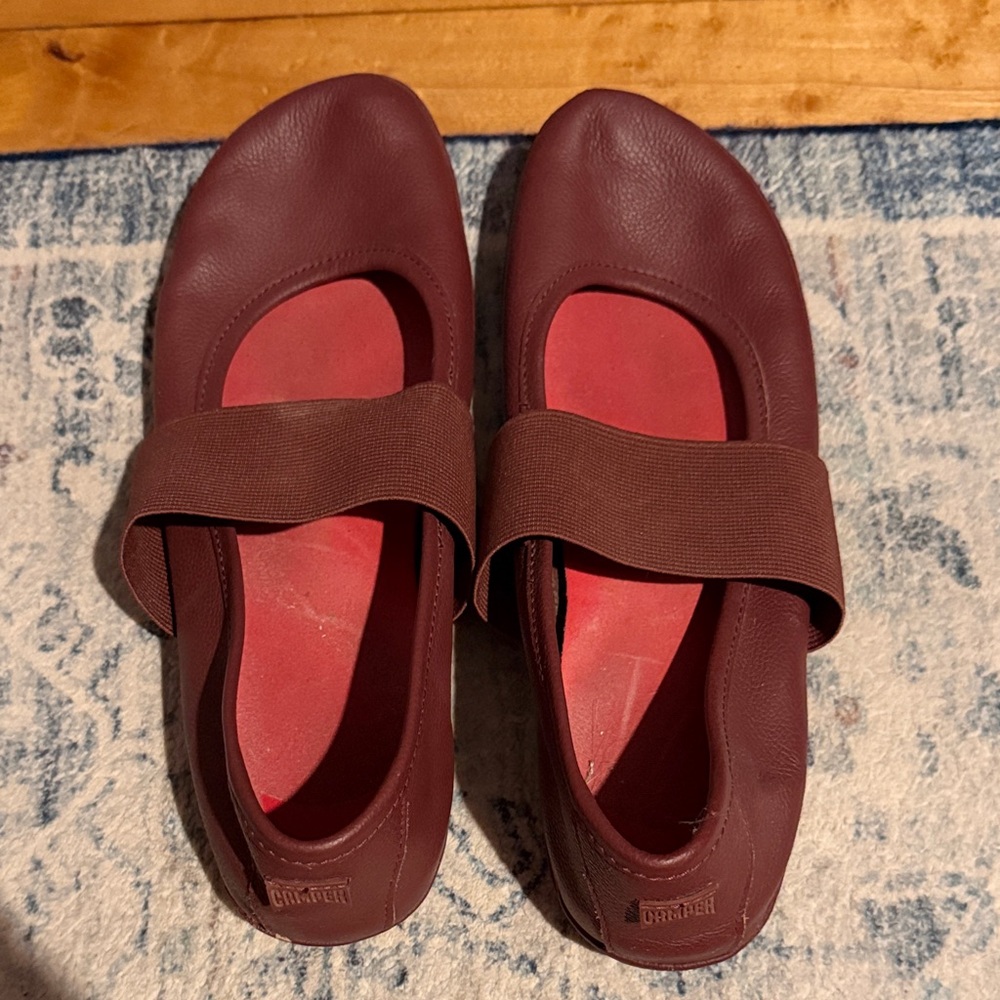 Camper right Burgundy Leather Flats